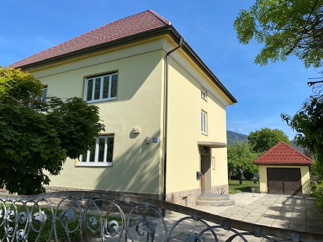 Stadtvilla mit Garage