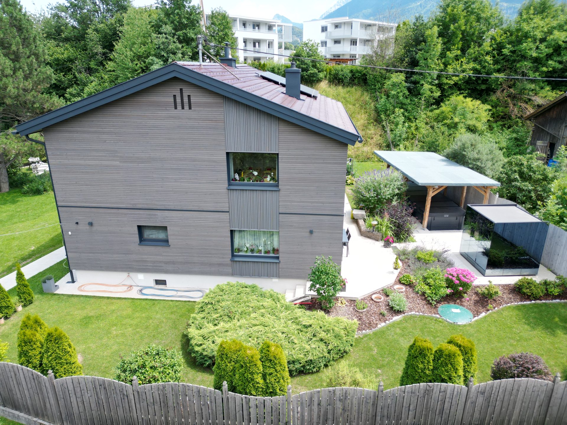 Haupthaus mit Garten