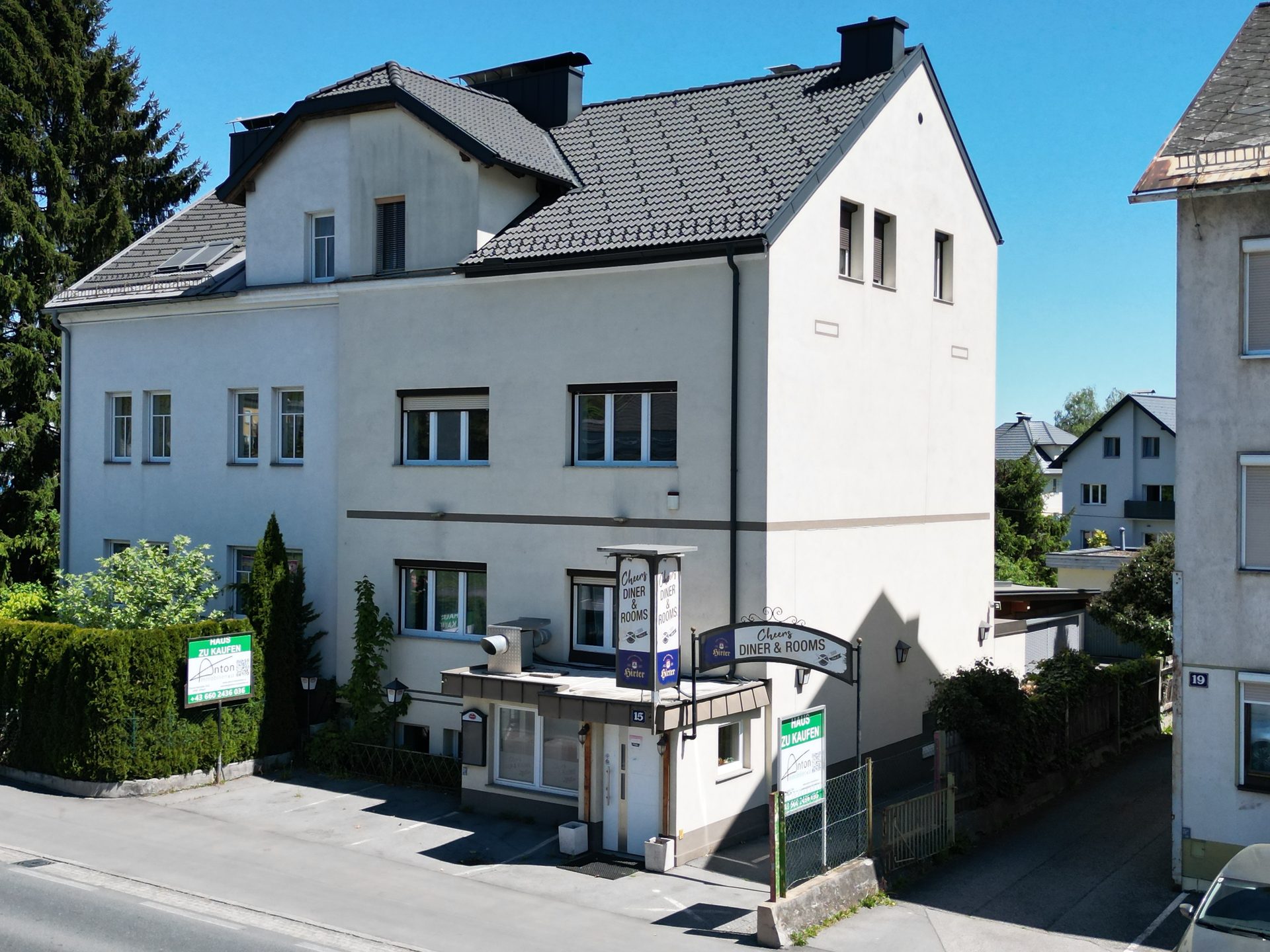Ansicht mit Eingang zum Gasthaus