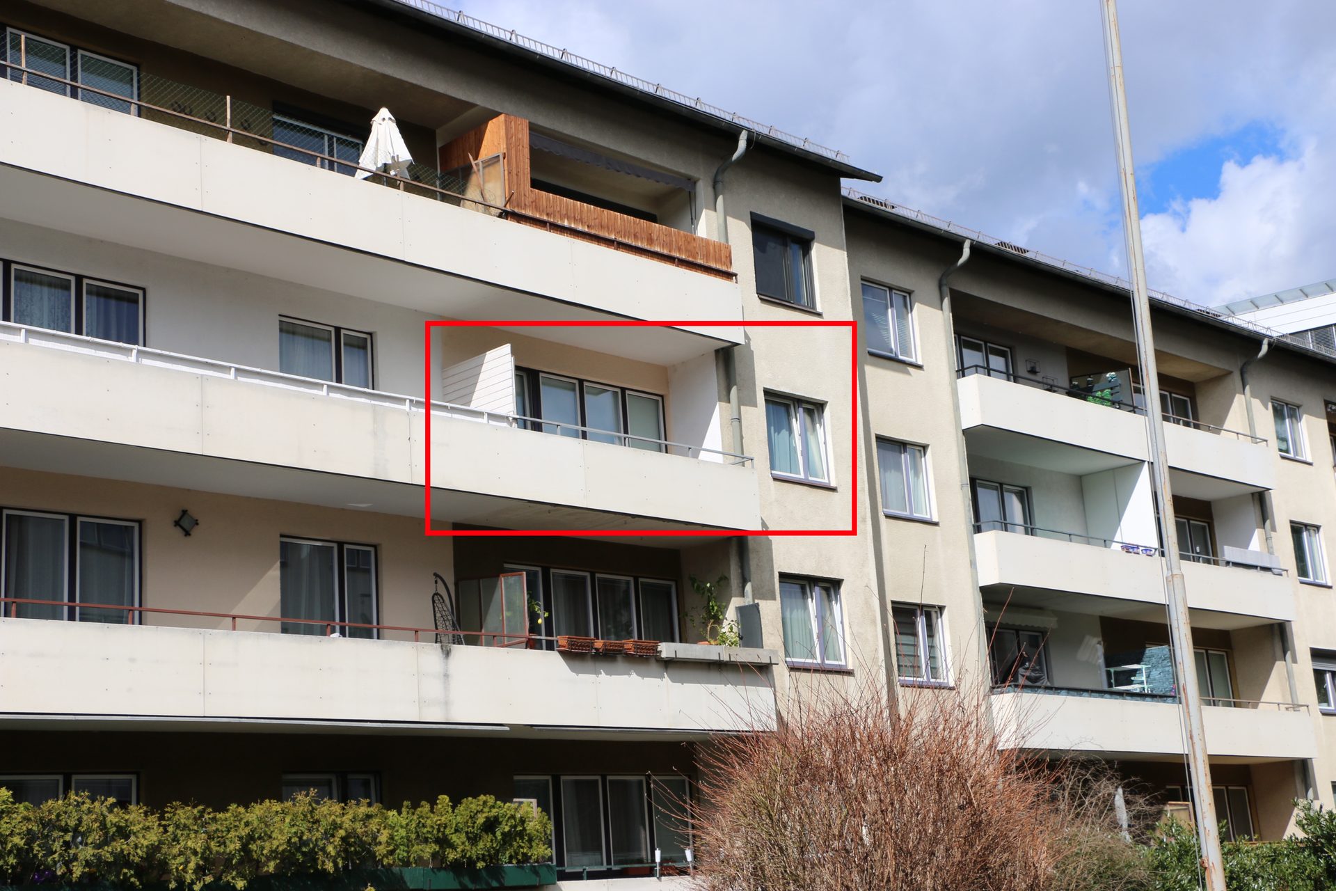 Wohnanlage mit Balkon