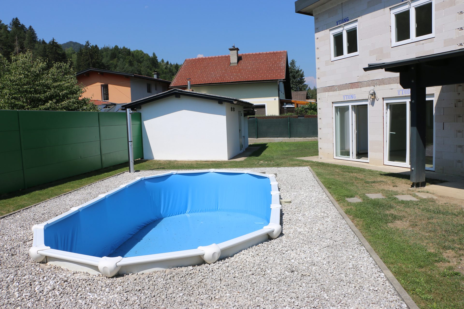 Garten mit Pool