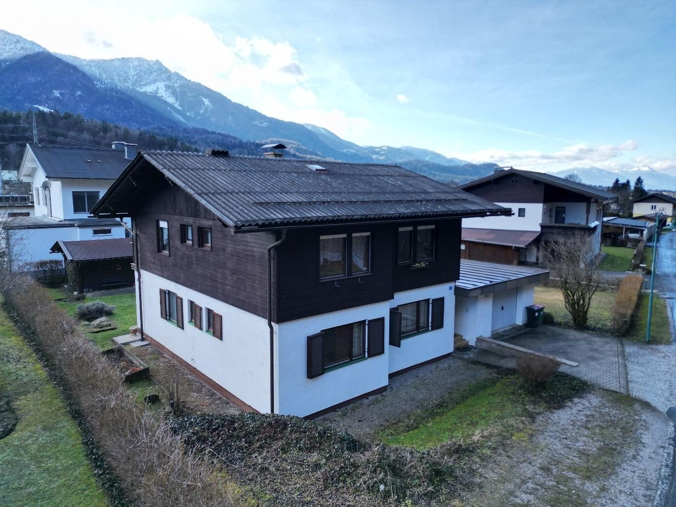 Außenansicht mit Bergpanorama