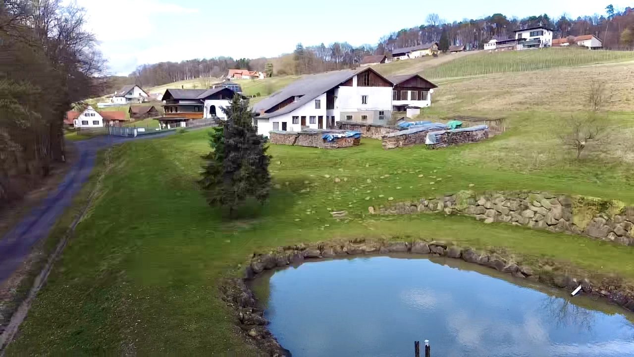 Liegenschaft mit Teich