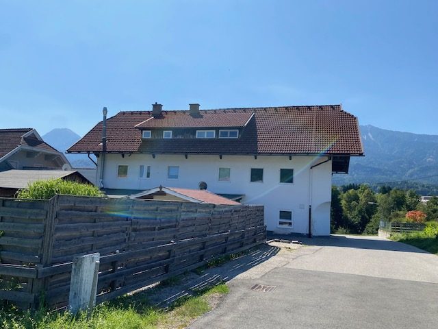 Ansicht mit Bergkulisse